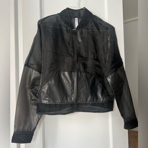 ナイロン 無地ジャケット Alo Yoga ブラック/ S ナイロン 無地ジャケット Alo Yoga ブラック/ S ナイロン 無地